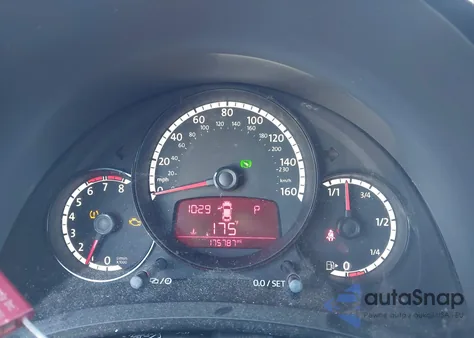 2014 Volkswagen Beetle 1.8T Entry z USA, uszkodzony, nr VIN 3VWF17AT3EM642044